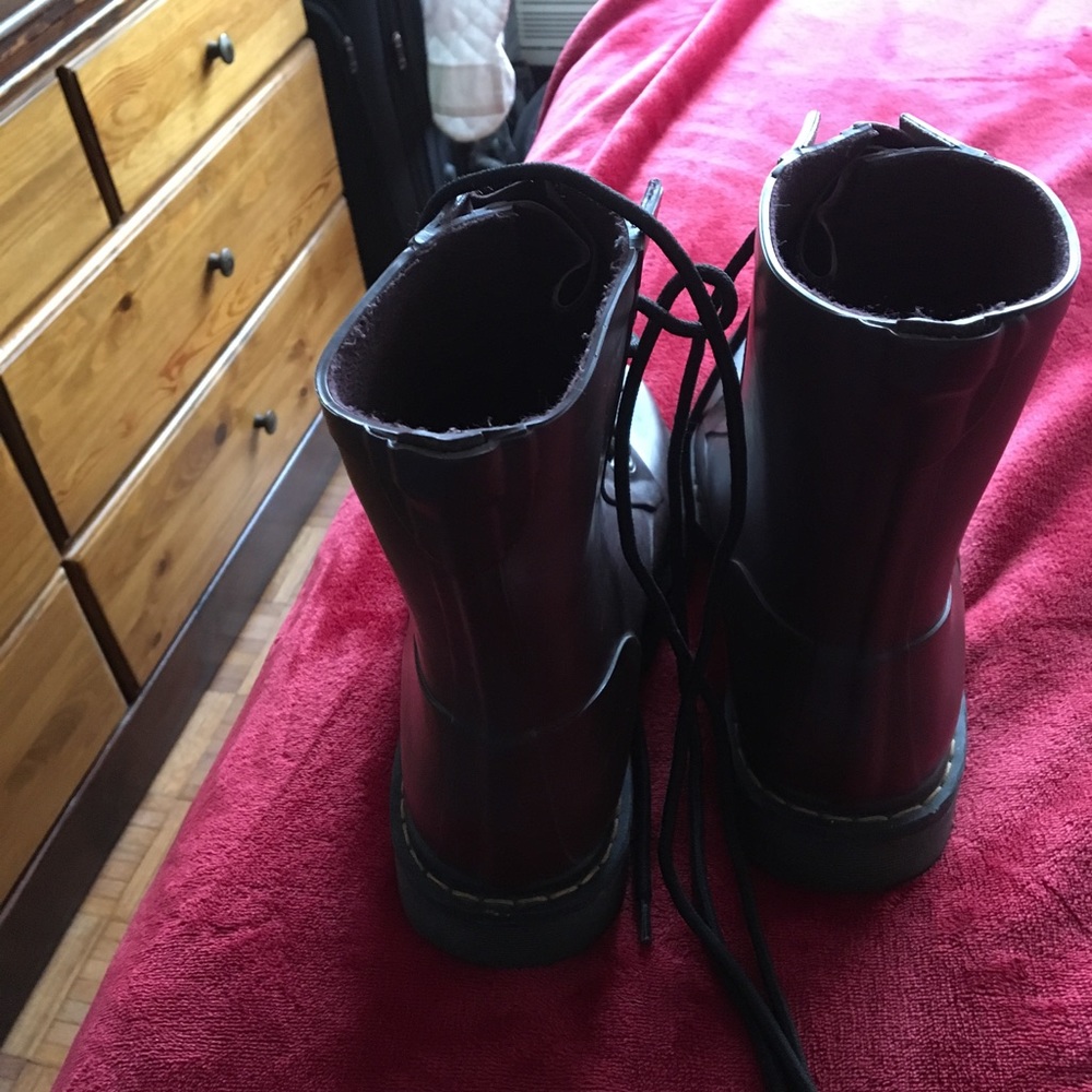 Posting more picture of the same boots
